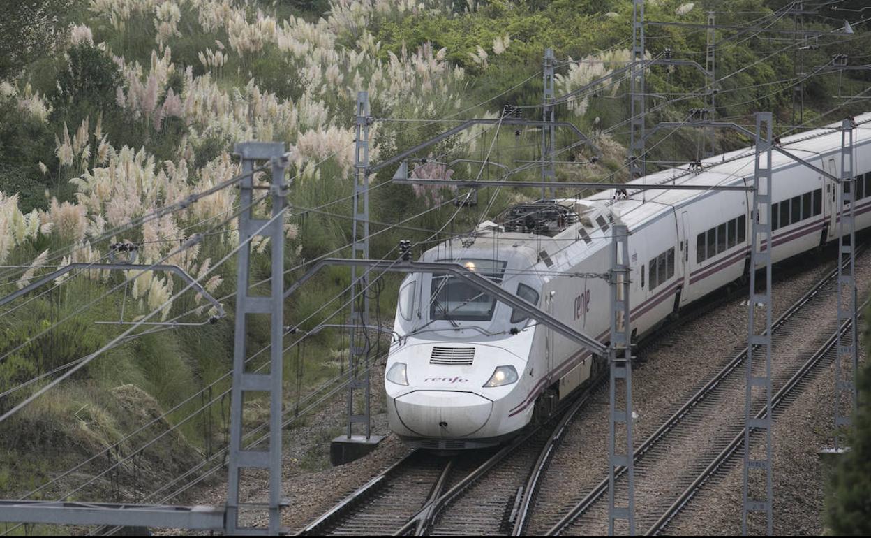 Los viajeros del Alvia Madrid-Gijón, más de una hora parados en León por una avería