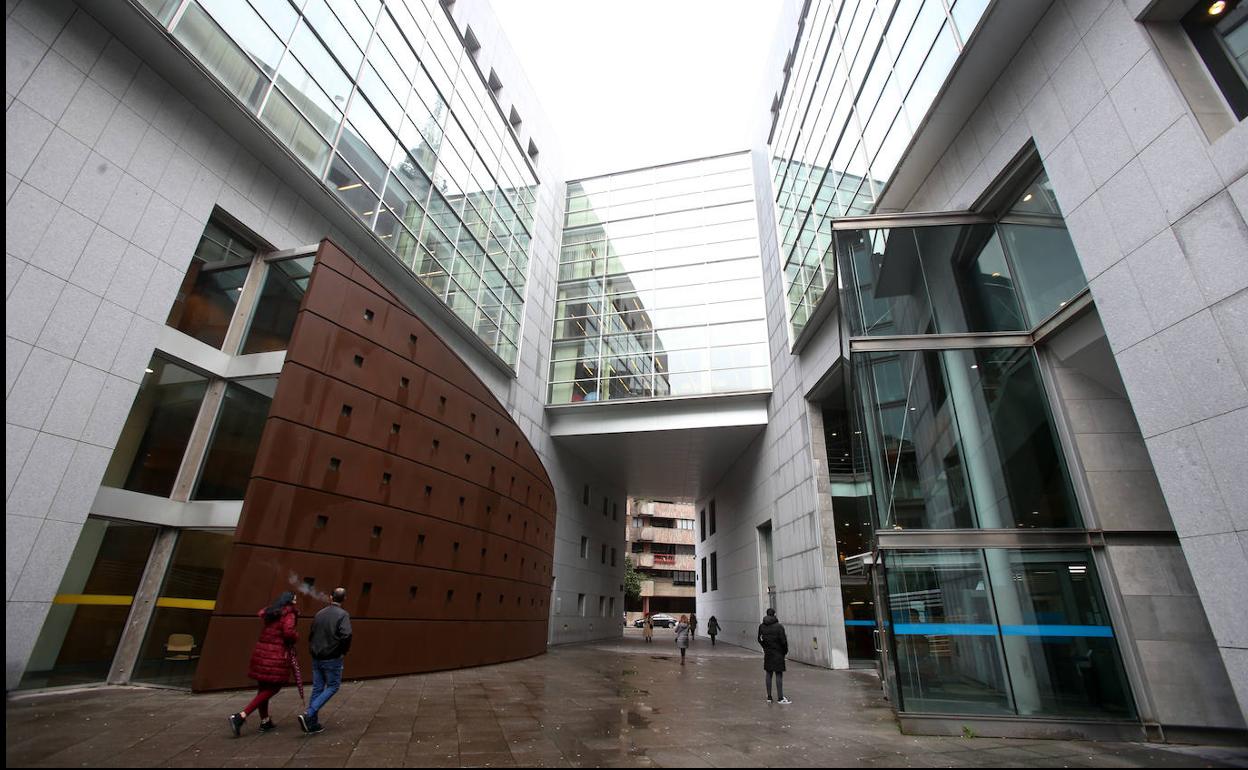 Absuelto de ciberacoso sexual a una menor al no haber una propuesta formal para mantener un encuentro