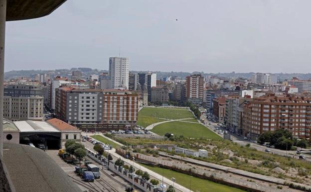 La oposición critica que la alcaldesa «insista en cuestionar la ubicación de la estación»