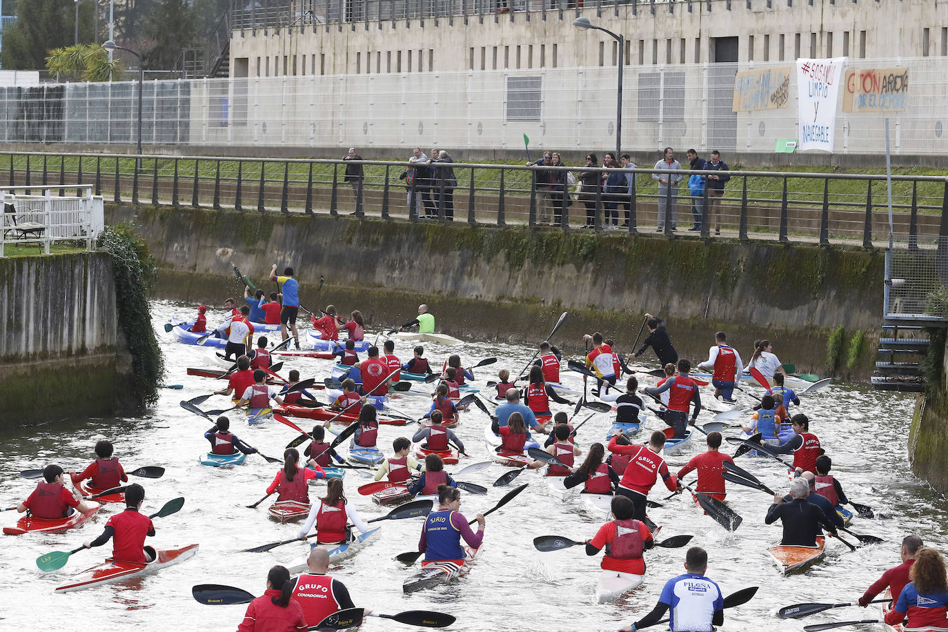 Concentración en defensa del anillo del Piles en Gijón