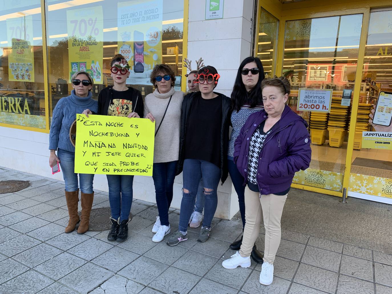 Huelga de trabajadoras de Alimerka en Llanes.