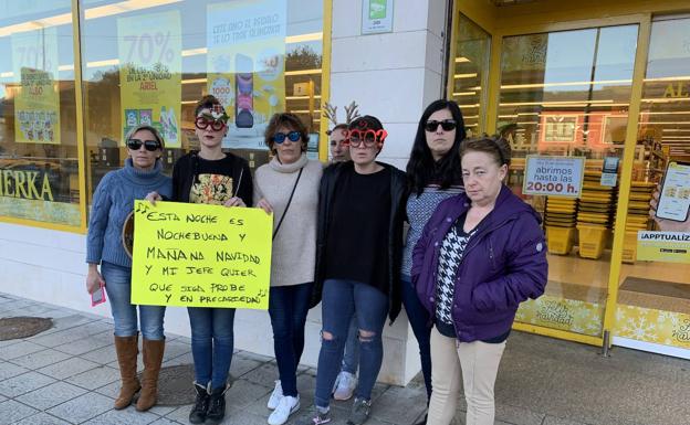 Un establecimiento de Alimerka en Llanes durante la tercera jornada de huelga de supermercados.