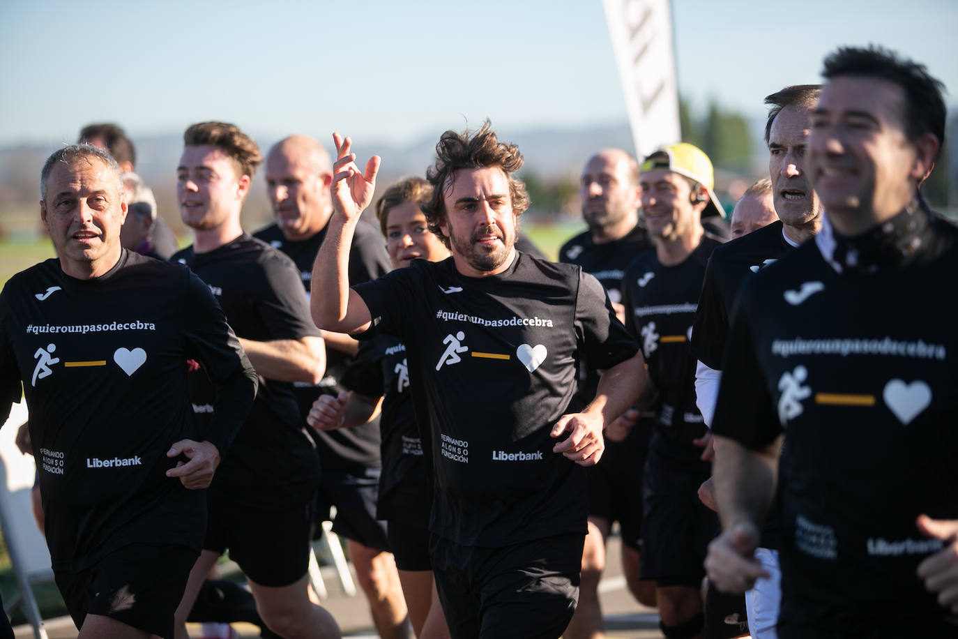 El piloto asturiano encabezó la salida, en la XIX edición de la carrera solidaria Fernando Alonso Liberabank, organizada en las instalaciones del circuito de karting de La Morgal, y cuya recaudación se dedicará a poner pasos de cebra