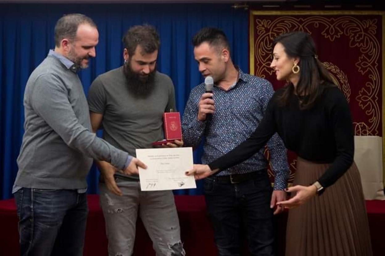 Álex Galán recibió esta semana el premio dentro de la Semana Vasca de La Exploradora. 