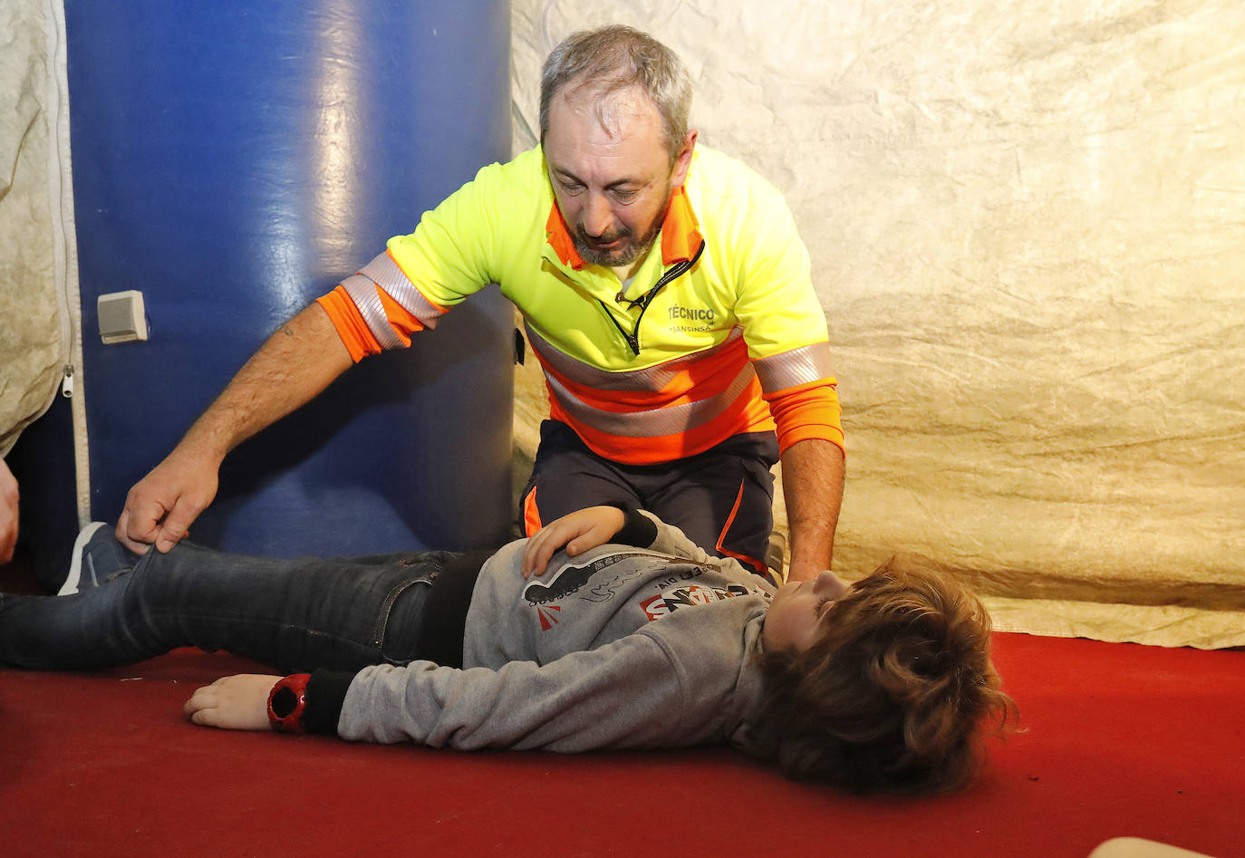 Trasinsa imparte en Gijón un taller de primeros auxilios para que los más pequeños aprendan los pasos esenciales de la reanimación cardiorespiratoria