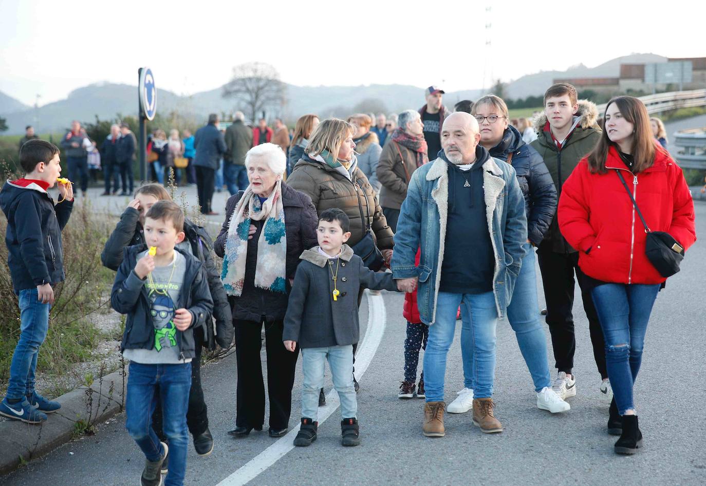 Vecinos del barrio gijonés salen a la calle para que no se retrase más la construcción de un centro sanitario que piden desde hace ocho años