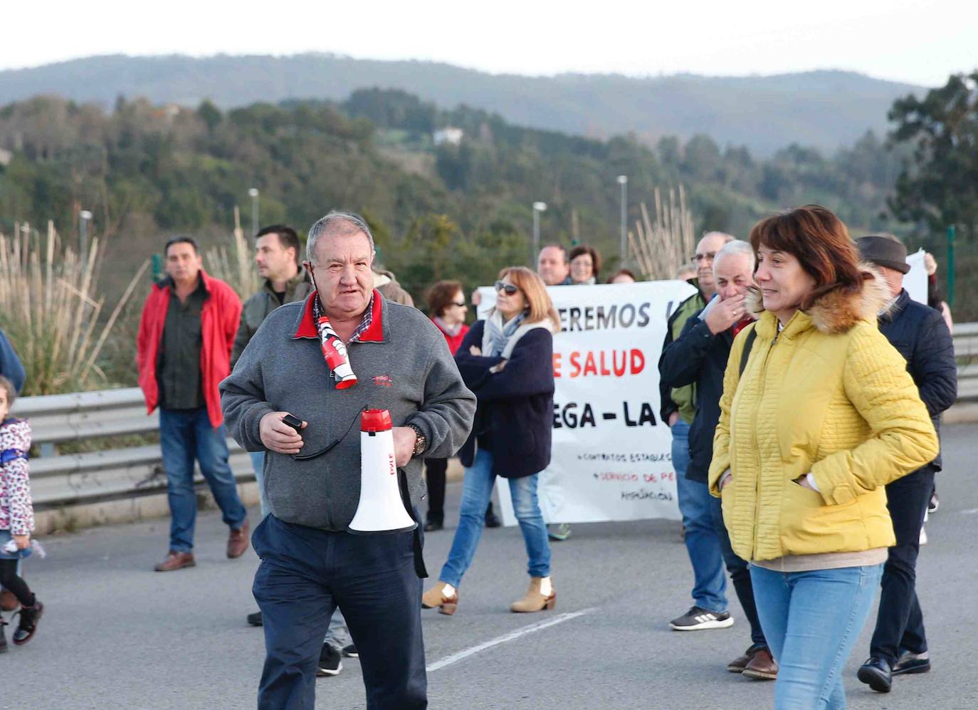 Vecinos del barrio gijonés salen a la calle para que no se retrase más la construcción de un centro sanitario que piden desde hace ocho años