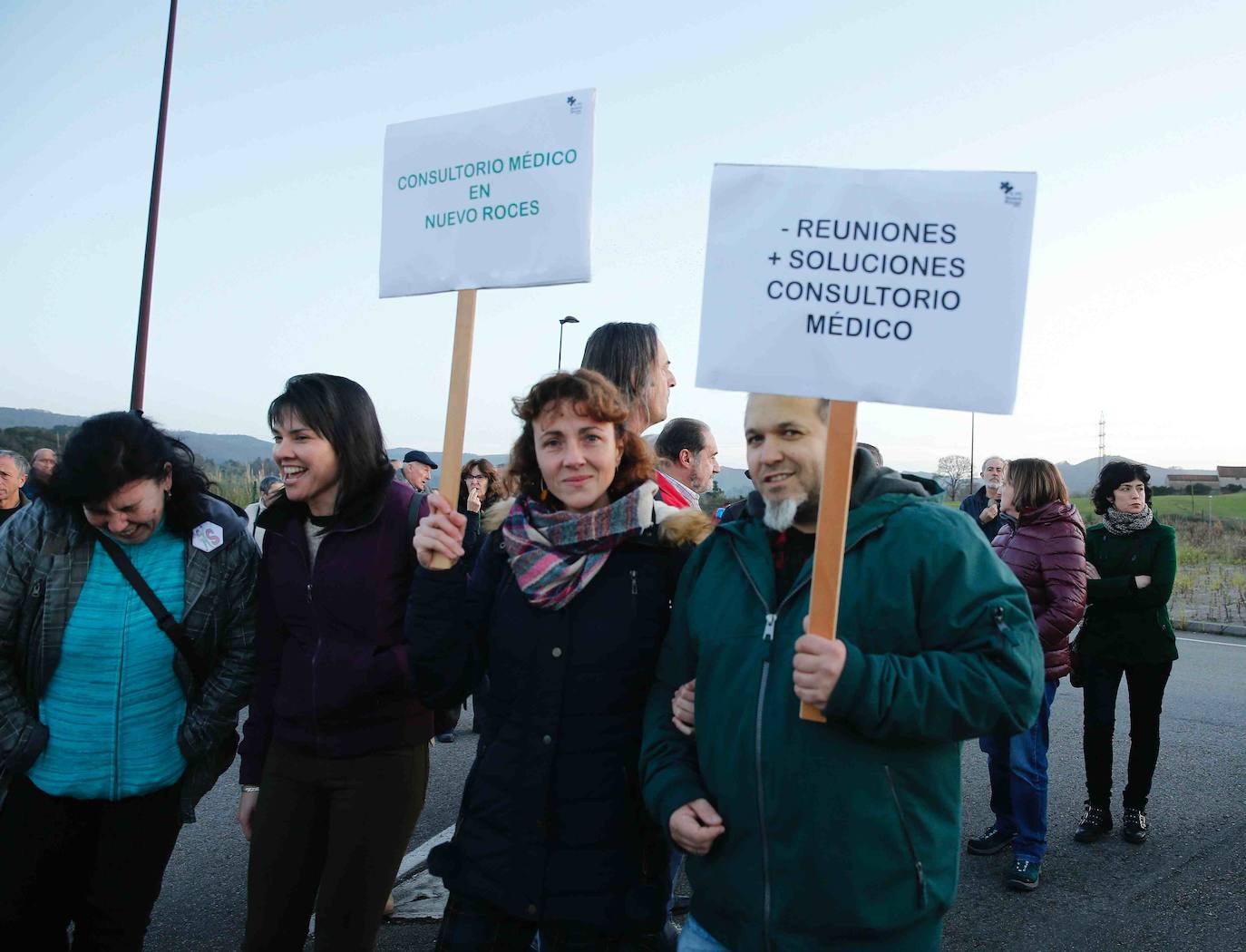 Vecinos del barrio gijonés salen a la calle para que no se retrase más la construcción de un centro sanitario que piden desde hace ocho años