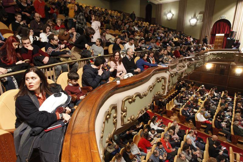 El teatro gijonés acogió este viernes la primera jornada de la Gran Gala Internacional de Magia, con la presencia de El Gran Dimitri, Víctor Cerro o Erwan. 