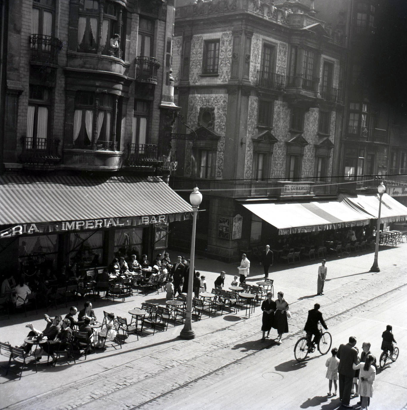 Mayo. Calle Corrida.
