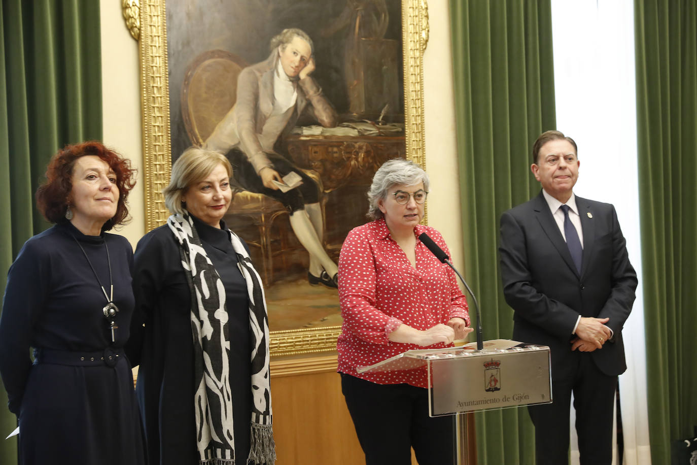 Los regidores de Oviedo, Gijón y Avilés y la Federación Asturiana de Concejos (FACC) han reivindicado en el tradicional brindis navideño la colaboración de los ayuntamientos de la región para competir en un mundo cada vez más complejo y han defendido la autonomía local una vez que han pasado 40 años de las primeras elecciones municipales