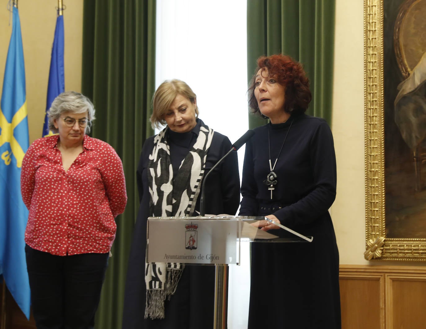 Los regidores de Oviedo, Gijón y Avilés y la Federación Asturiana de Concejos (FACC) han reivindicado en el tradicional brindis navideño la colaboración de los ayuntamientos de la región para competir en un mundo cada vez más complejo y han defendido la autonomía local una vez que han pasado 40 años de las primeras elecciones municipales