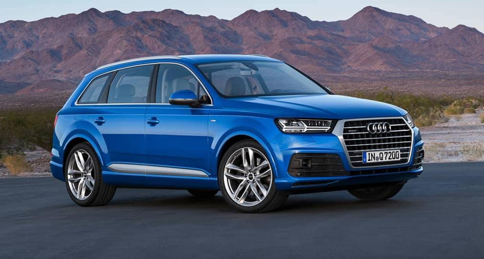 Audi Q7: La marca alemana ha sido una de las primeras en popularizar los sistemas de tracción total en todo tipo de vehículos y el Audi Q7 es su máximo exponente. Este es un vehículo polivalente que va mucho más allá del asfalto, con un aversión diésel híbrido enchufable, denominada e-tron, ideal para disfrutar de su conducción en la ciudad, en la carretera y en puertos de montaña nevados. Precio: desde 62.590 euros.