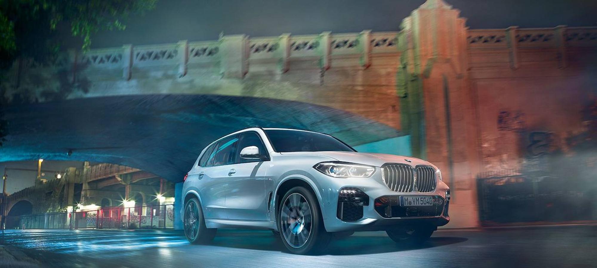 BMW X5: Este es uno de los modelos con los que BMW ha apostado por las tracciones integrales, una tecnología diseñada para tener tracción en situaciones con poco agarre, como carreteras nevadas o caminos embarrados. Este es sin duda un modelo perfecto para una escapada a la montaña o a la nieve. Precio: desde 61.150 euros.