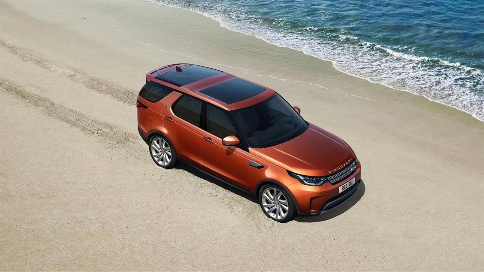 Land Rover Discovery: Este es uno de los mejores modelos disponibles de la marca, entre otras cosas porque dispone del sistema Terrain Response 2 que actúa sobre la aceleración, la frenada, la dirección, la suspensión y el control de tracción en función de las oscilaciones de cualquier tipo de terreno e incluida la nieve. Precio: desde 56.150 euros.