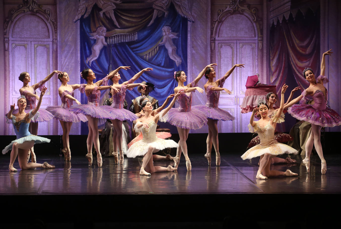 La compañía ofreció un espectáculo de cuento sobre las tablas del coliseo ovetense. 