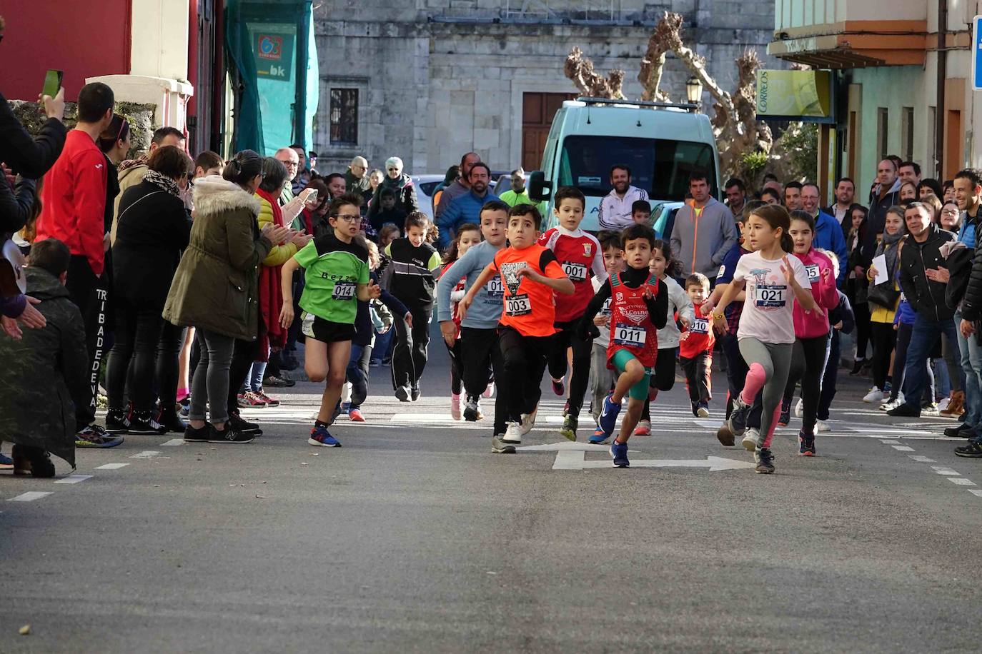 La localidad del Oriente asturiano ha celebrado este domingo la San Silvestre en sus diferentes categorías. 