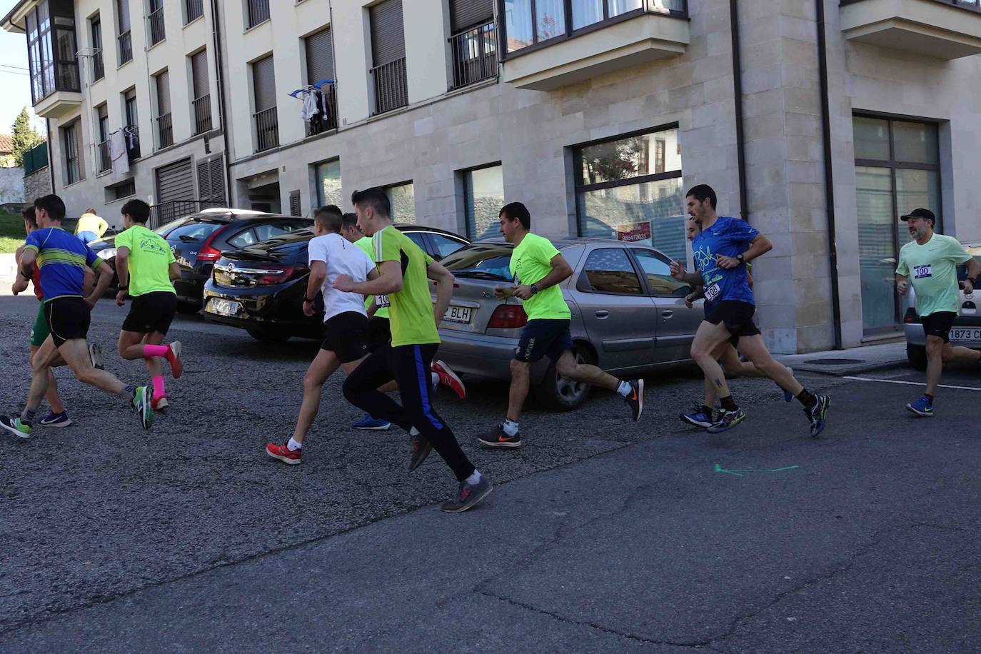 La localidad del Oriente asturiano ha celebrado este domingo la San Silvestre en sus diferentes categorías. 