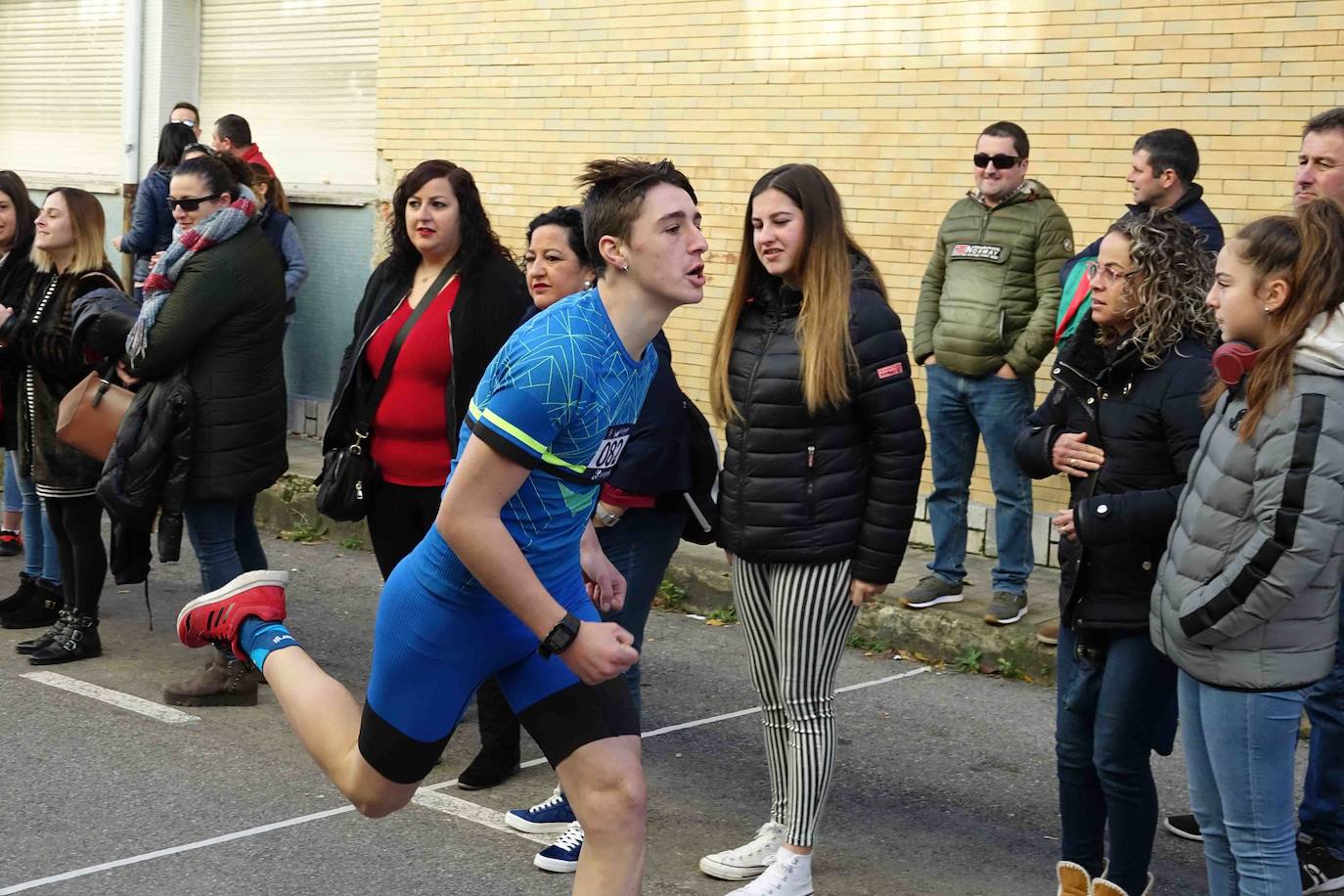 La localidad del Oriente asturiano ha celebrado este domingo la San Silvestre en sus diferentes categorías. 