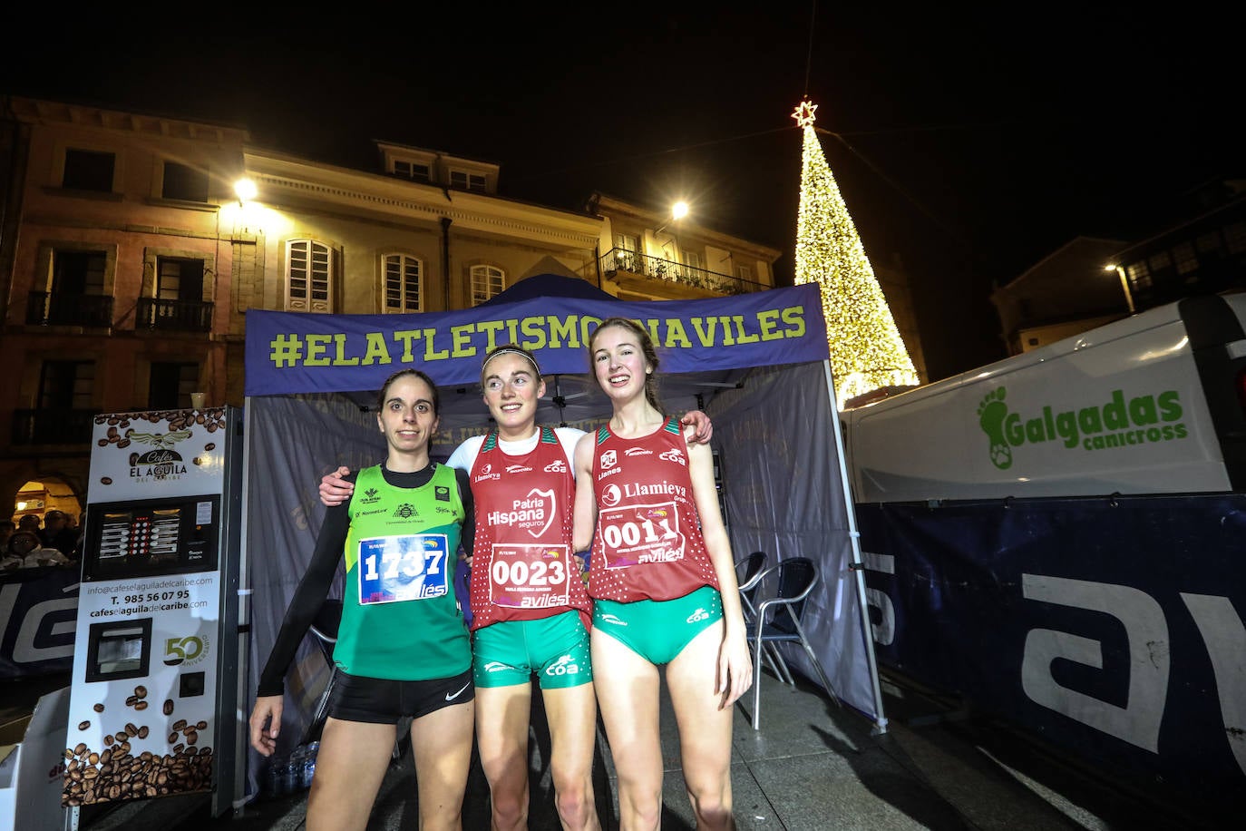 Manu Guerreiro y Herrero se han impuesto en la San Silvestre de Avilés, que este año ha reunido a cerca de 2.800 corredores.