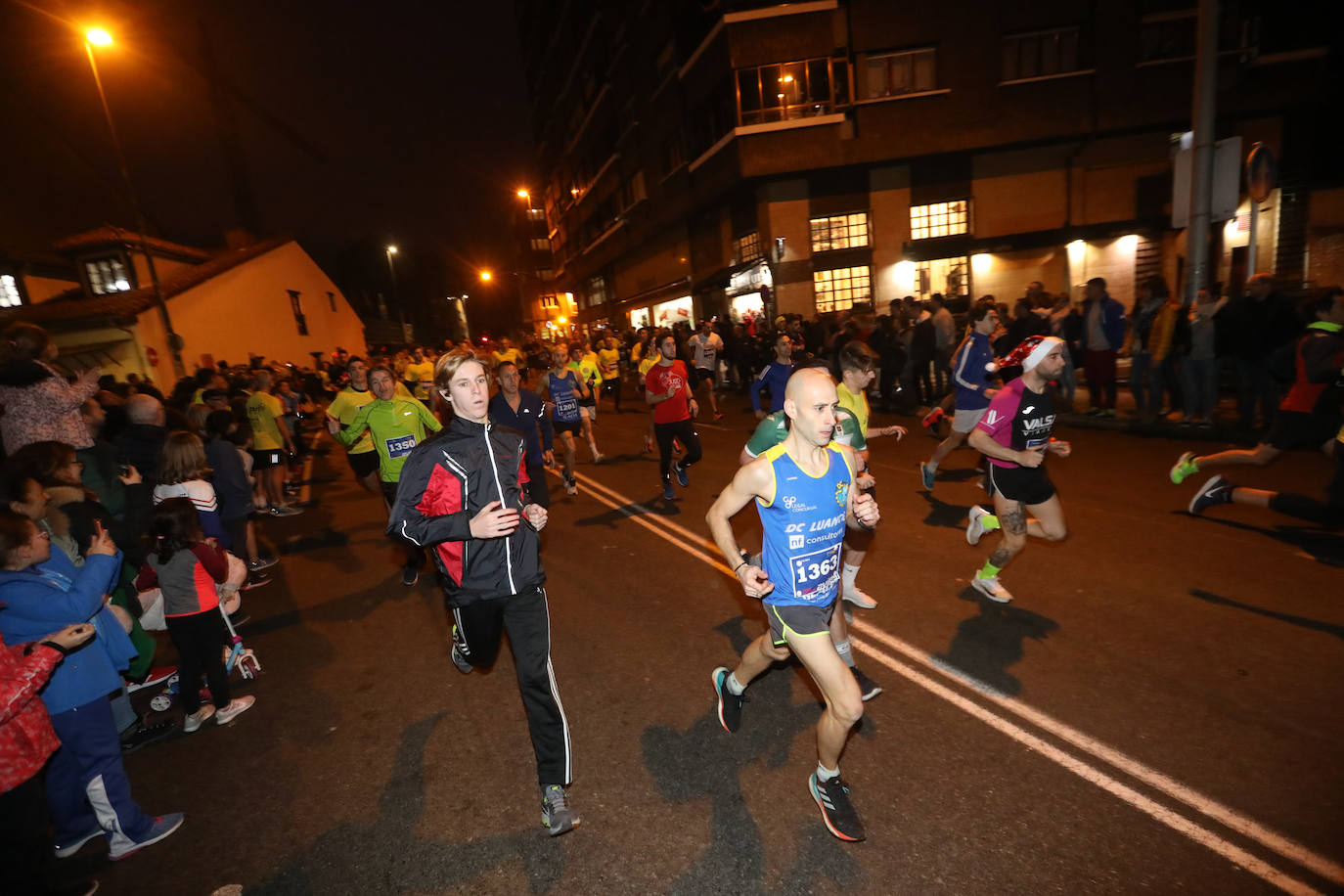 Manu Guerreiro y Herrero se han impuesto en la San Silvestre de Avilés, que este año ha reunido a cerca de 2.800 corredores.