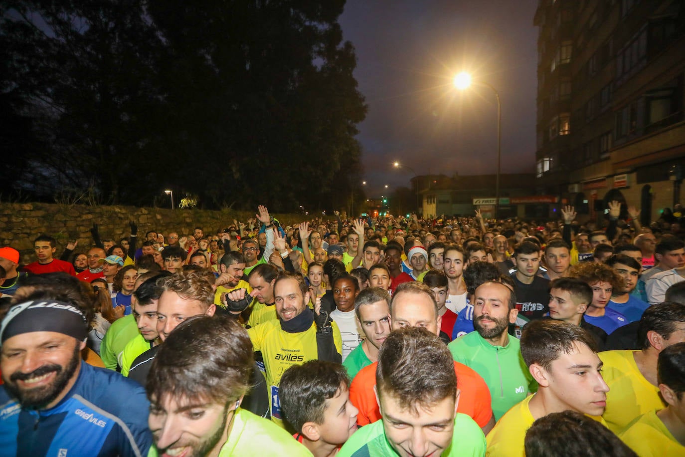 Manu Guerreiro y Herrero se han impuesto en la San Silvestre de Avilés, que este año ha reunido a cerca de 2.800 corredores.