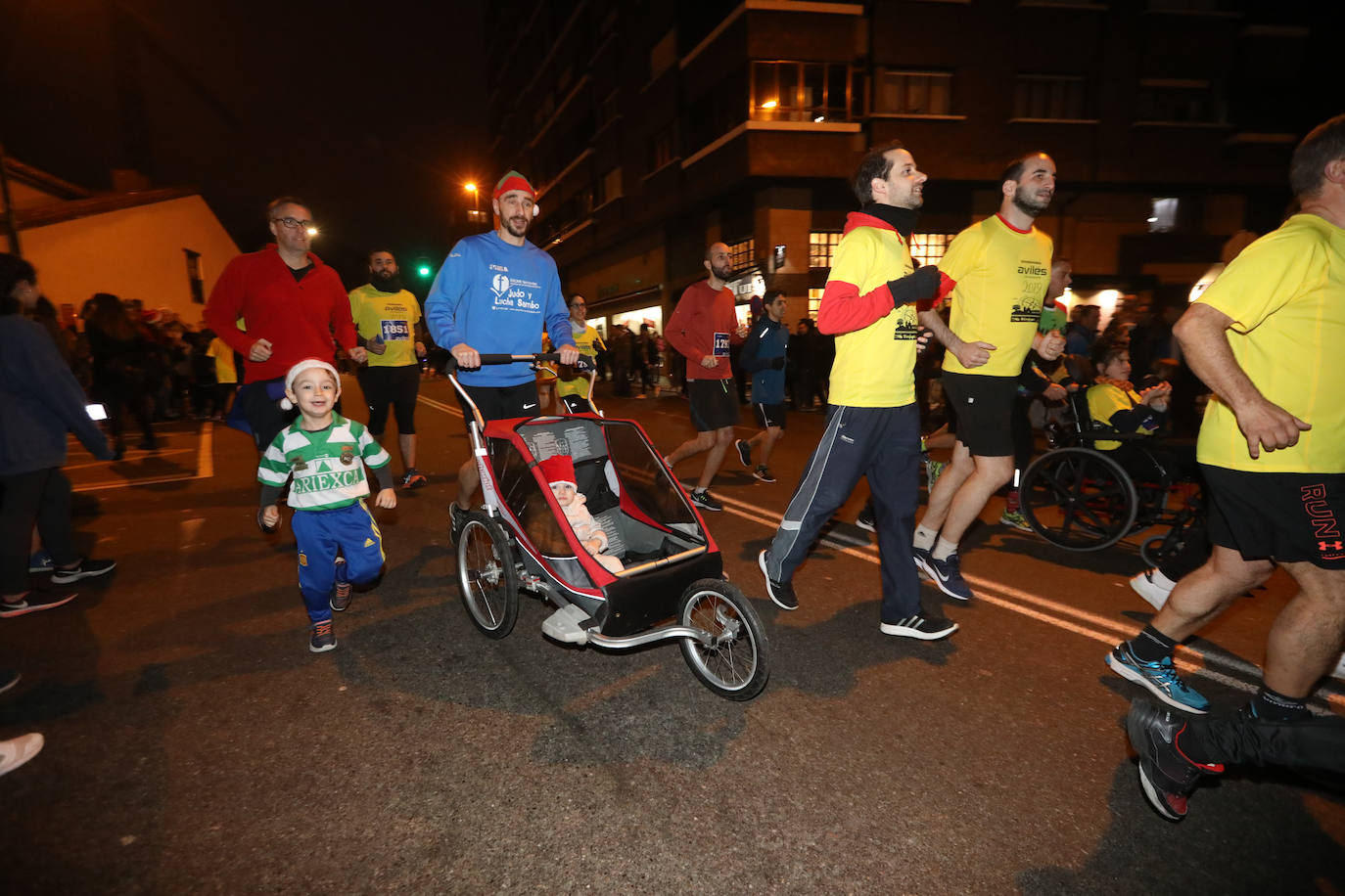 Manu Guerreiro y Herrero se han impuesto en la San Silvestre de Avilés, que este año ha reunido a cerca de 2.800 corredores.