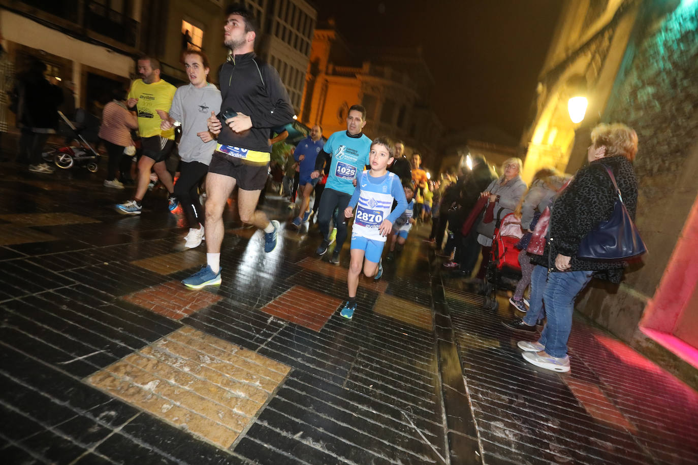 Manu Guerreiro y Herrero se han impuesto en la San Silvestre de Avilés, que este año ha reunido a cerca de 2.800 corredores.