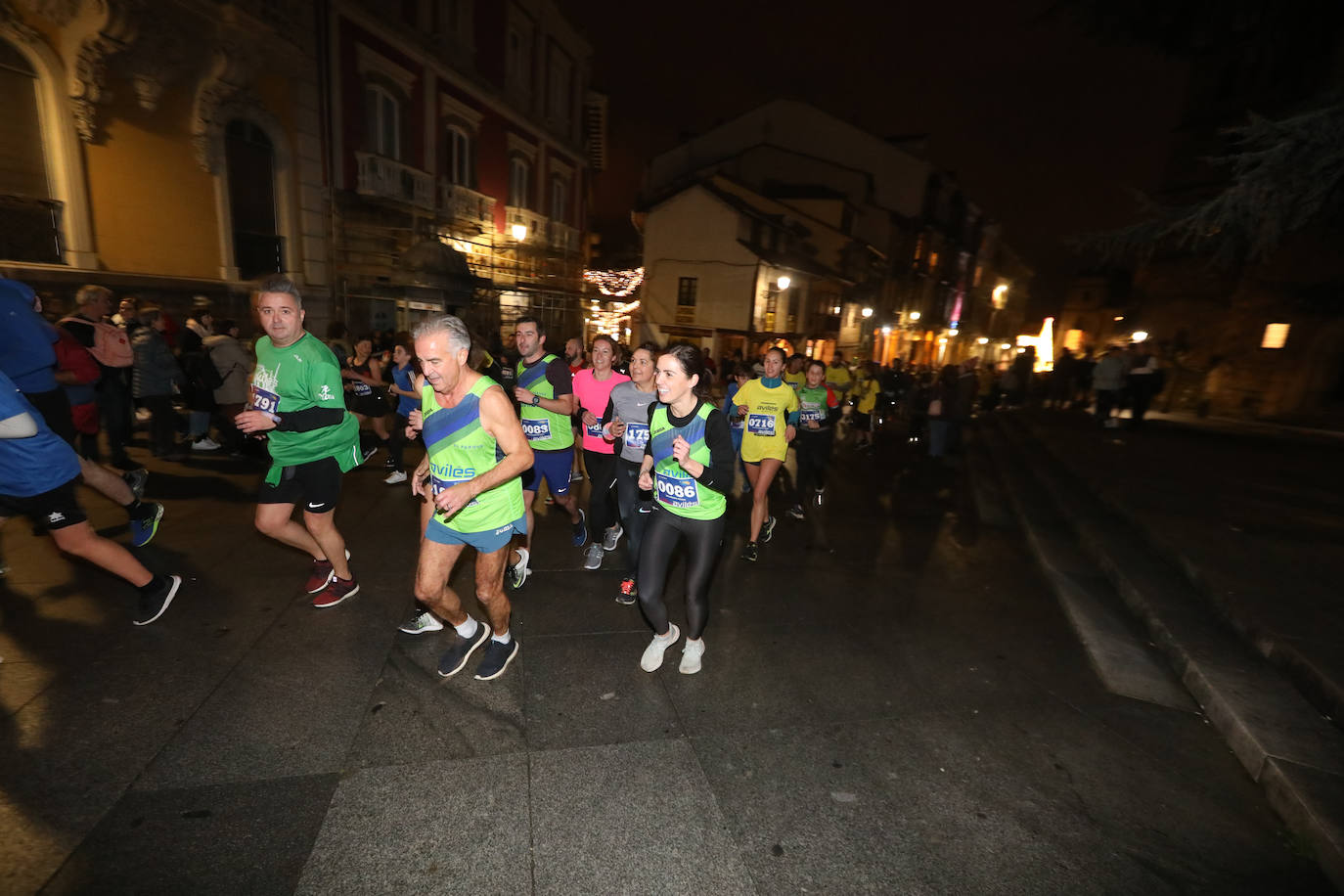 Manu Guerreiro y Herrero se han impuesto en la San Silvestre de Avilés, que este año ha reunido a cerca de 2.800 corredores.