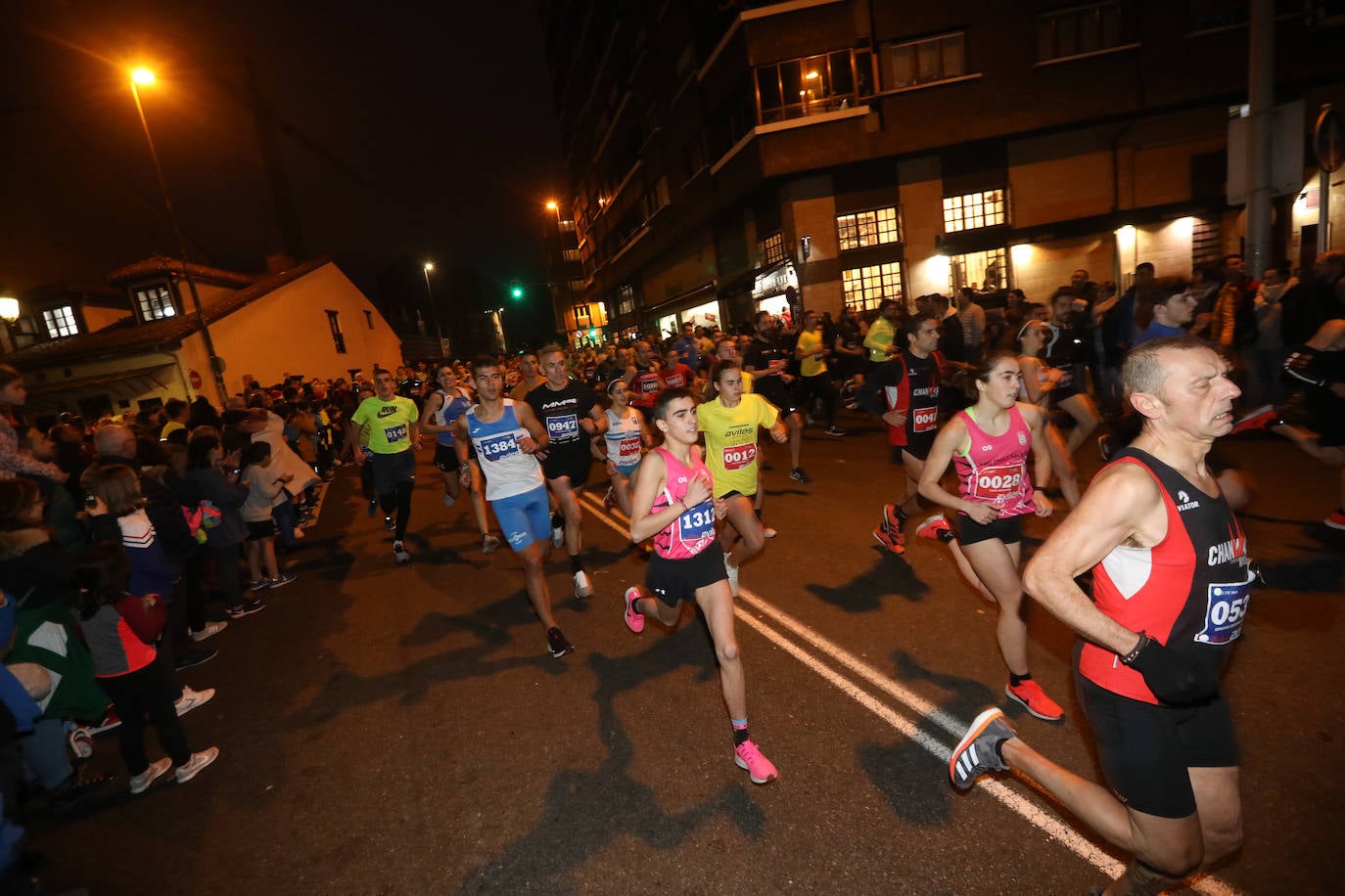 Manu Guerreiro y Herrero se han impuesto en la San Silvestre de Avilés, que este año ha reunido a cerca de 2.800 corredores.