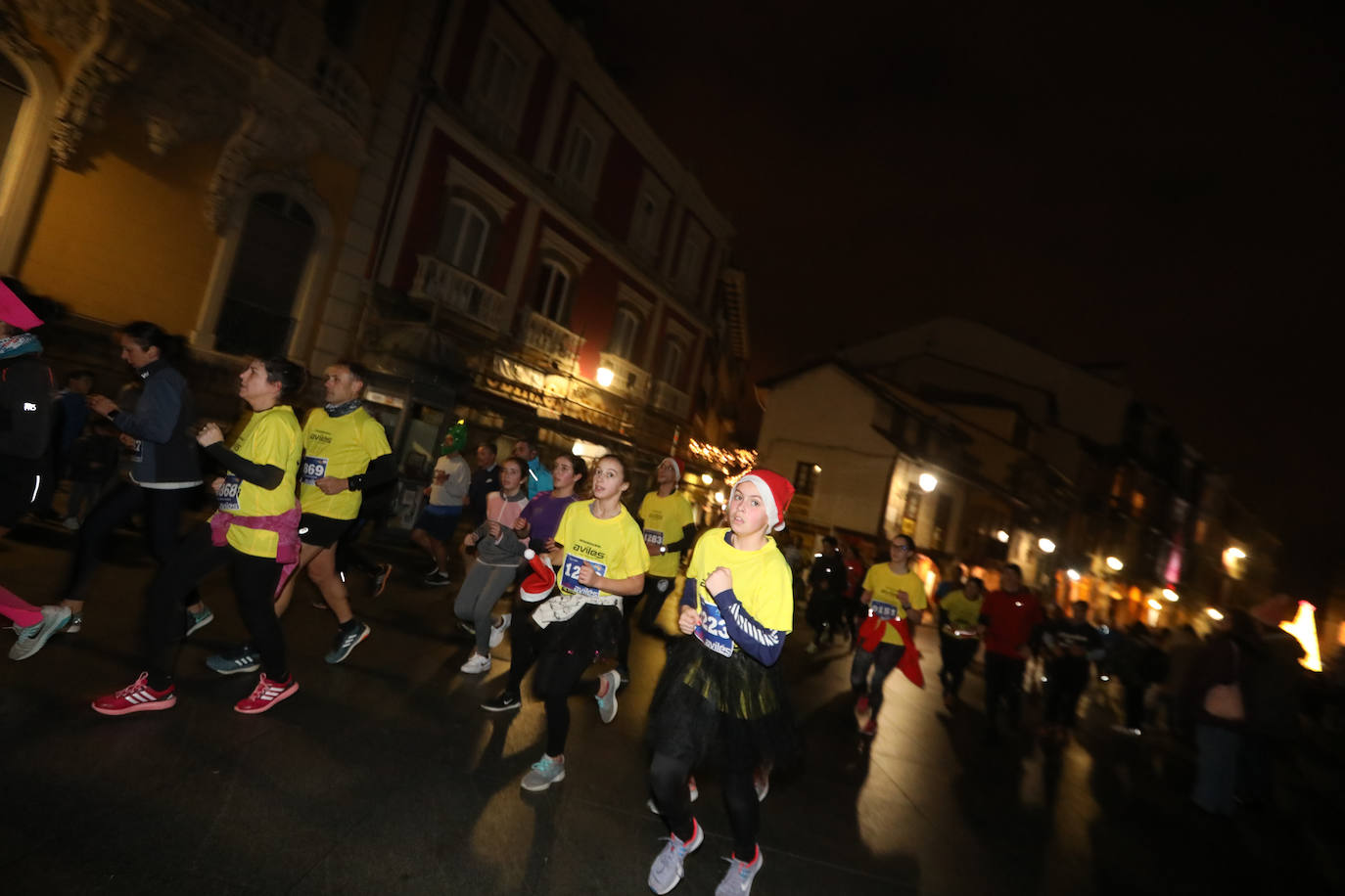 Manu Guerreiro y Herrero se han impuesto en la San Silvestre de Avilés, que este año ha reunido a cerca de 2.800 corredores.