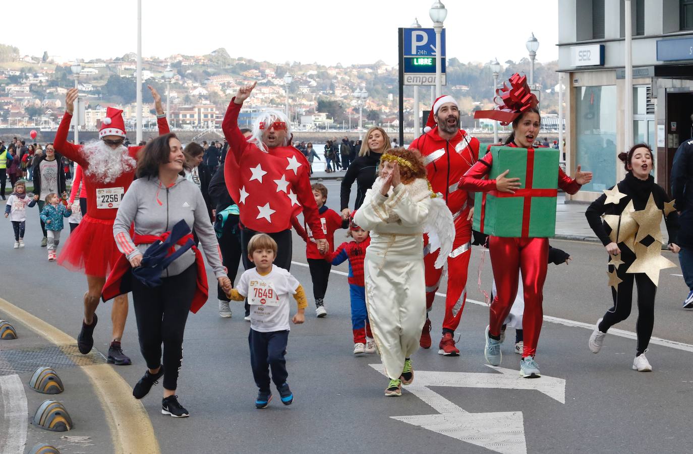 Fotos: Diversión en la San Silvestre de Gijón