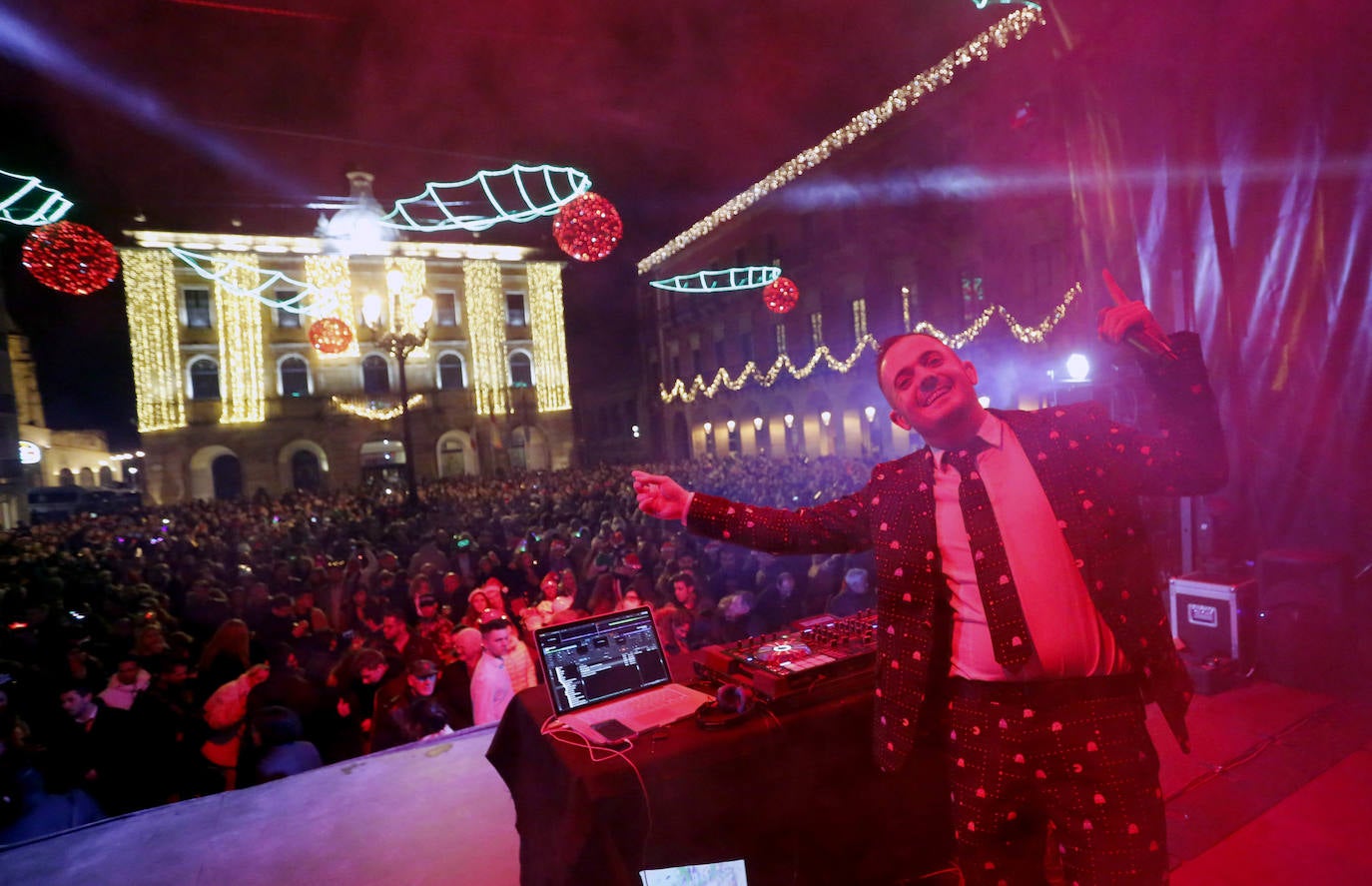 La salud y el ascenso del Sporting los deseos más repetidos 