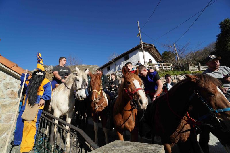 Fotos: El Guirria celebra el nuevo año en Ponga