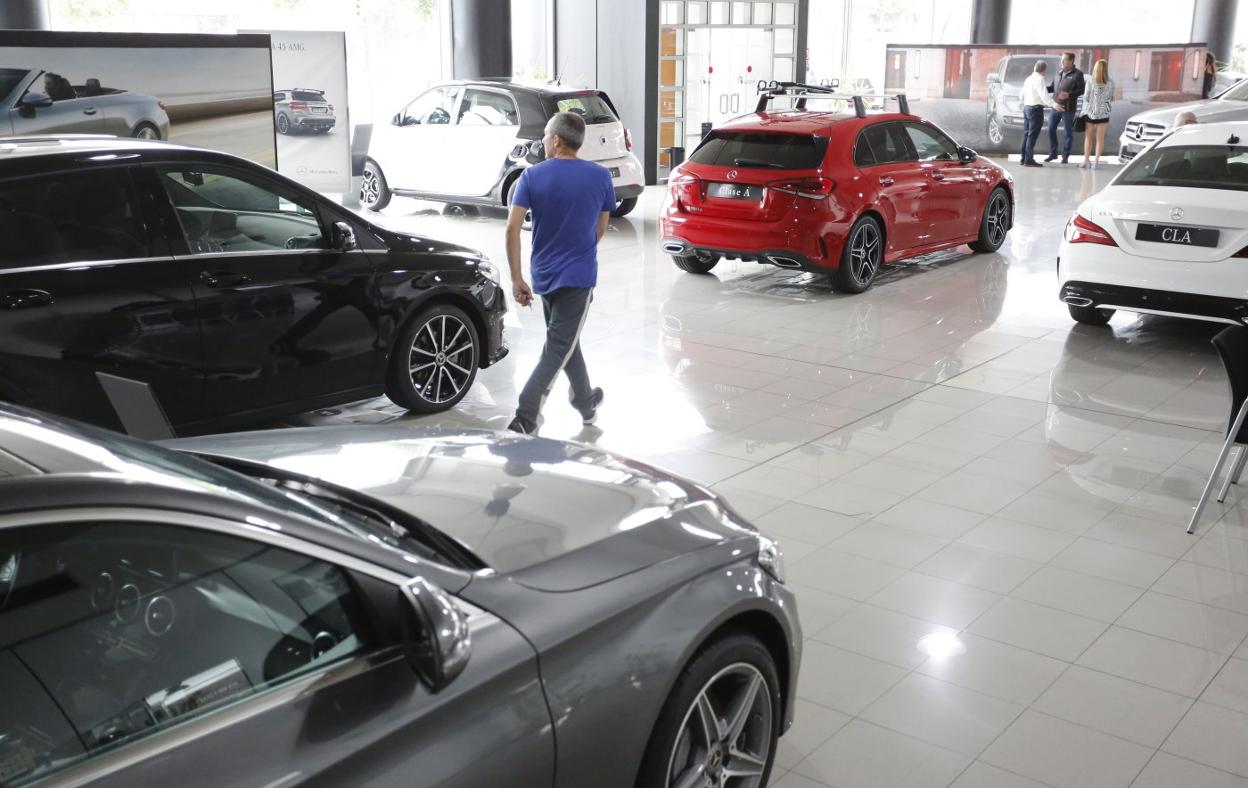 Las ventas de vehículos a particulares descendieron un 13,70% durante 2019. 