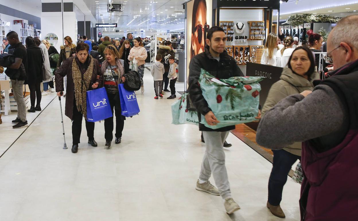 Malabares Muerto en el mundo Ciudadanía Hasta qué hora abren los centros comerciales de Asturias el 4 y el 5 de  enero? | El Comercio: Diario de Asturias