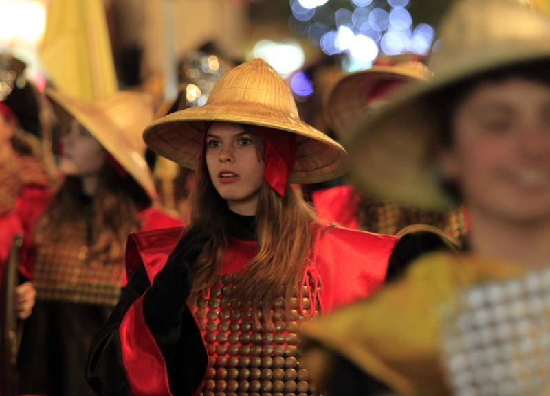 Fotos: Toneladas de ilusión en el desfile de Oviedo