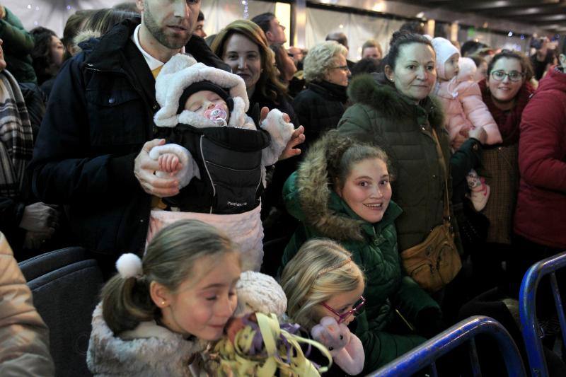 Fotos: Toneladas de ilusión en el desfile de Oviedo