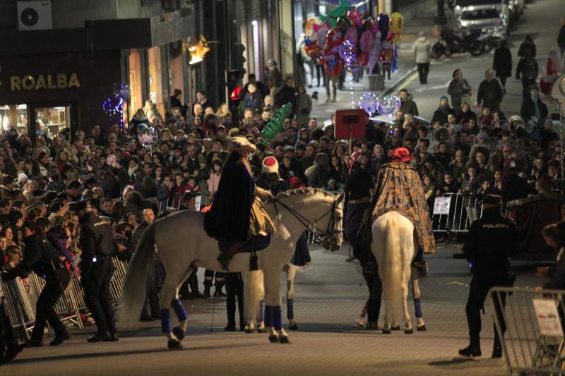 Fotos: Toneladas de ilusión en el desfile de Oviedo