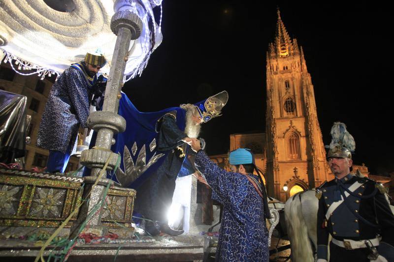 Fotos: Toneladas de ilusión en el desfile de Oviedo