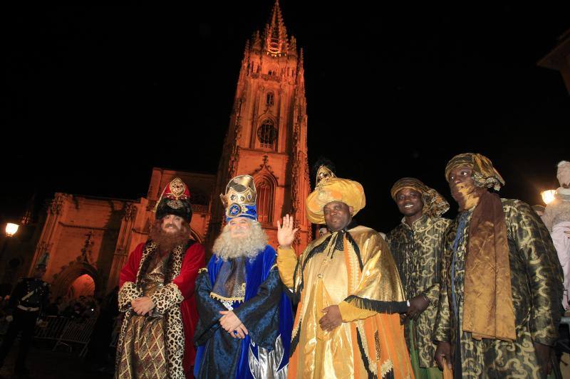 Fotos: Toneladas de ilusión en el desfile de Oviedo