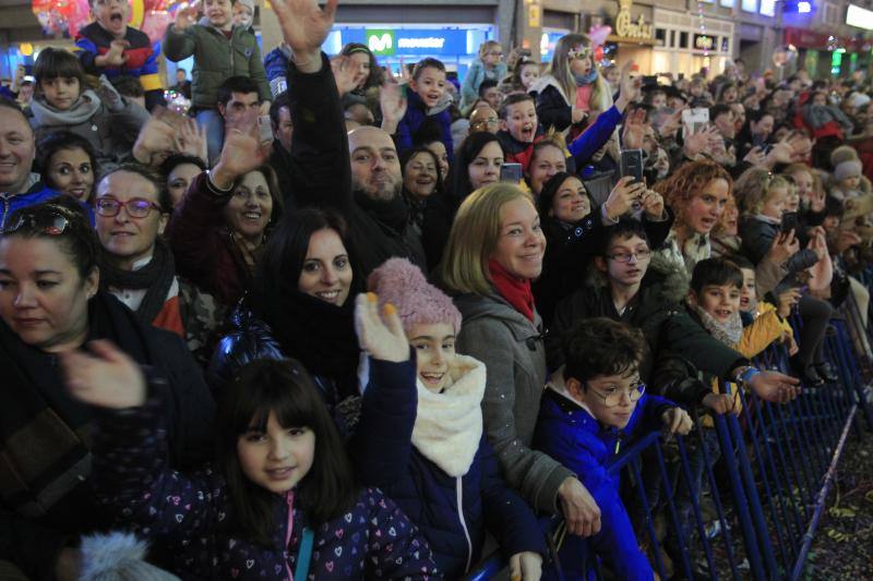 Fotos: Toneladas de ilusión en el desfile de Oviedo