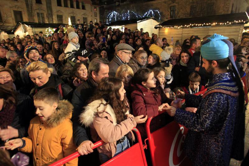 Fotos: Toneladas de ilusión en el desfile de Oviedo