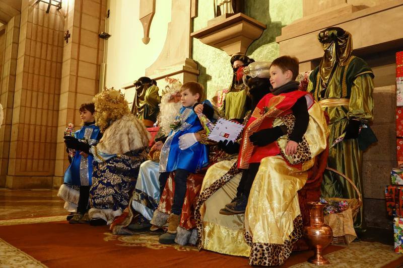 Los Reyes llegaron al oriente de Asturias: Amieva, Cabrales, Arriondas, Infiesto, Colombres, Panes, Ponga, Ribadesella, Villamayor, Cangas de Onís y Llanes cargados de buenos deseos. 