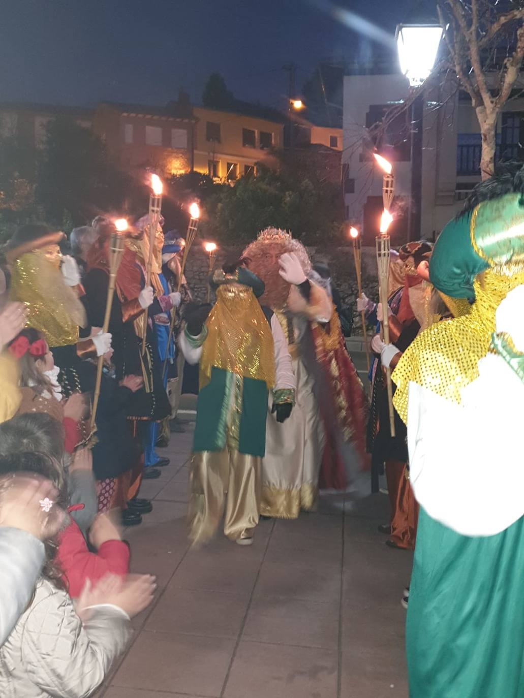 Los Reyes llegaron al oriente de Asturias: Amieva, Cabrales, Arriondas, Infiesto, Colombres, Panes, Ponga, Ribadesella, Villamayor, Cangas de Onís y Llanes cargados de buenos deseos. 