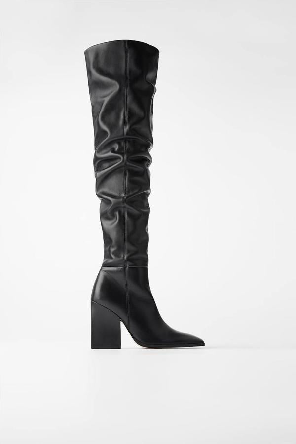 Bota de piel con tacón geométrico y forrado y con diseño de caña XL de Zara (79,99 euros).