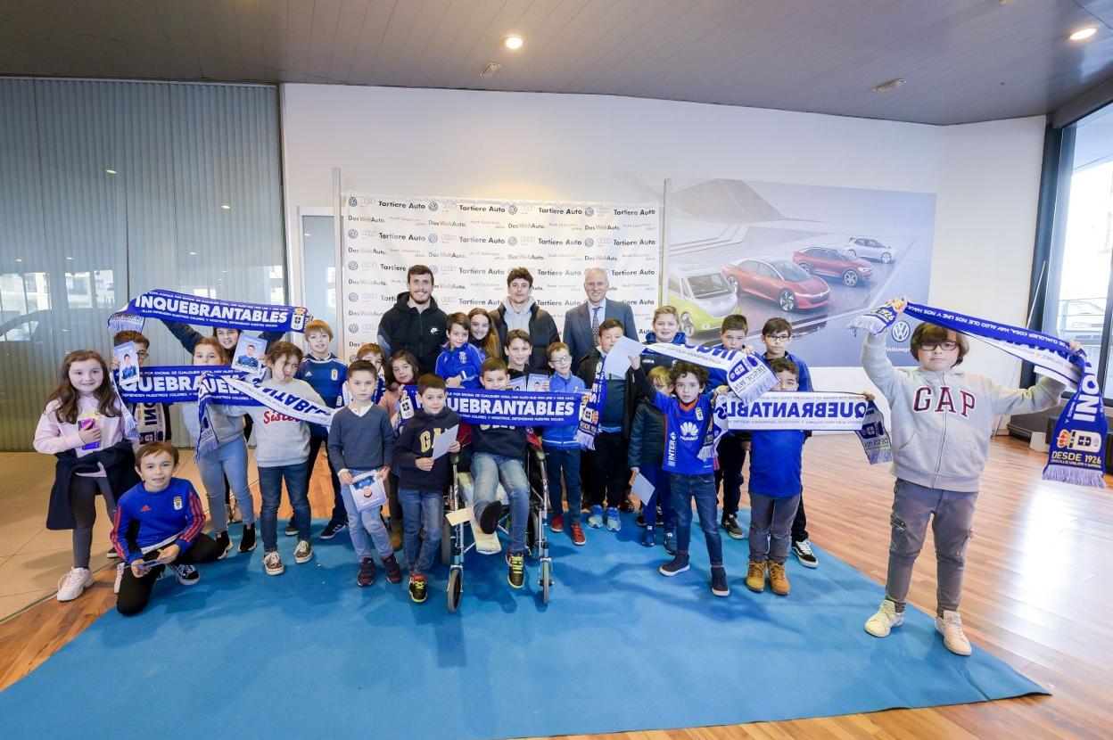 Christian Fernández y Sangalli compartieron tertulia con pequeños aficionados en la sede de Tartiere Auto. 