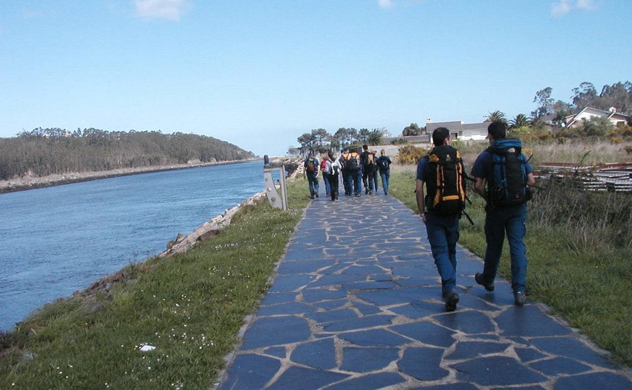 Senda litoral entre Navia y la playa de Barayo. 