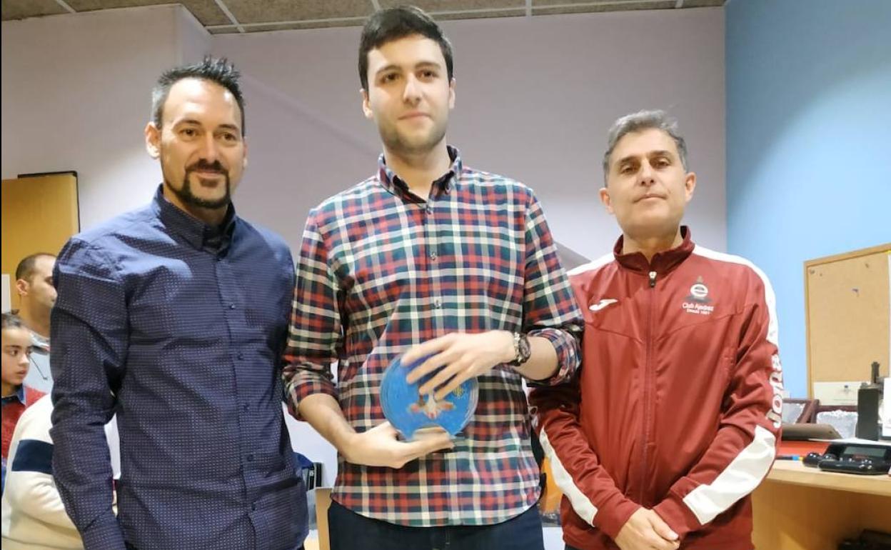 David Vigón, flanqueado por Ismael Martín y Fermín Jordi. 