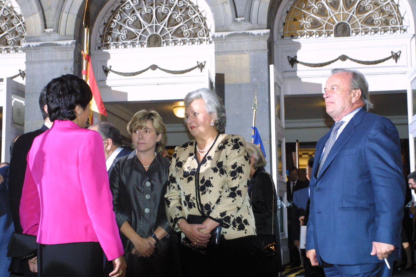 La infanta Pilar de Borbón visitó en muchas ocasiones el Principado. Ceremonias de entrega de los Premios Príncipe de Asturias en Oviedo o concursos hípicos disputados en Gijón fueron algunas de las citas que no eludió la hermana mayor del rey Juan Carlos.